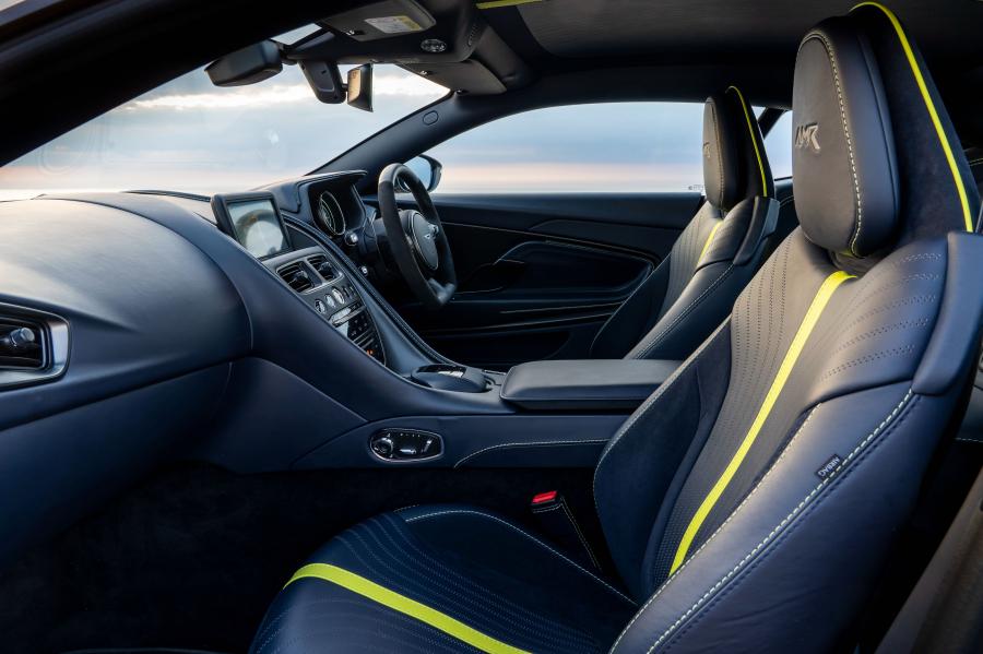 Интерьер Aston Martin DB11 AMR Signature Edition 2018 года  (UK) (фото 4 из 40)